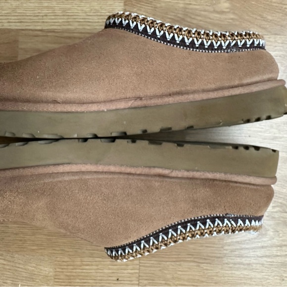 UGG Women's Tasman Slippers, used - Picture 4 of 10